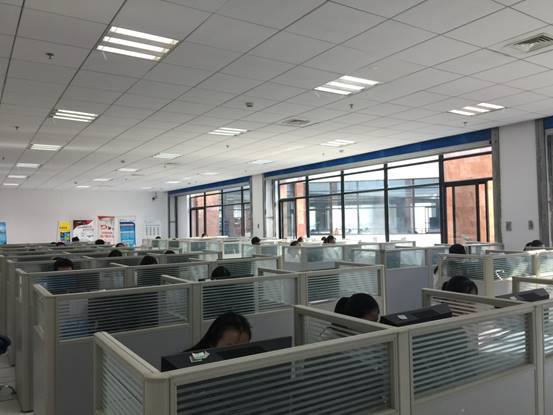 说明:G:\工作\2017-2018-2\专业比赛新规\2018外研社全国英语大赛参赛通知(1)\初赛\初赛现场照片.jpg
